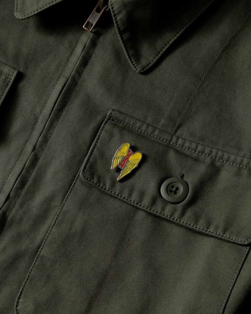 J6FW20 detail pin chest