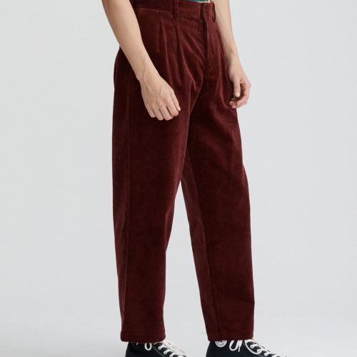 P1FW19 FIT burgundy front quarter