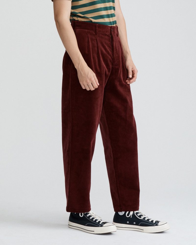 P1FW19 FIT burgundy front quarter